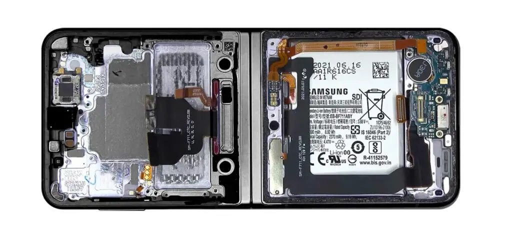 Samsung Galaxy Z Flip 3 tear-down