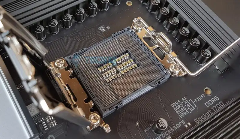 Comparison of Z790 and Z690 motherboard chipsets