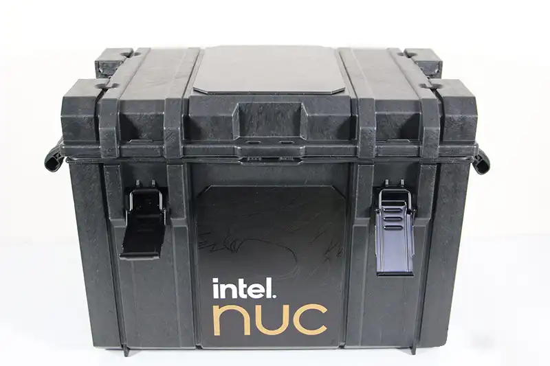 Intel NUC 13 Extreme box