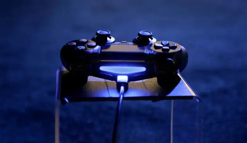 Fixing the blinking blue light on your PS4 controller